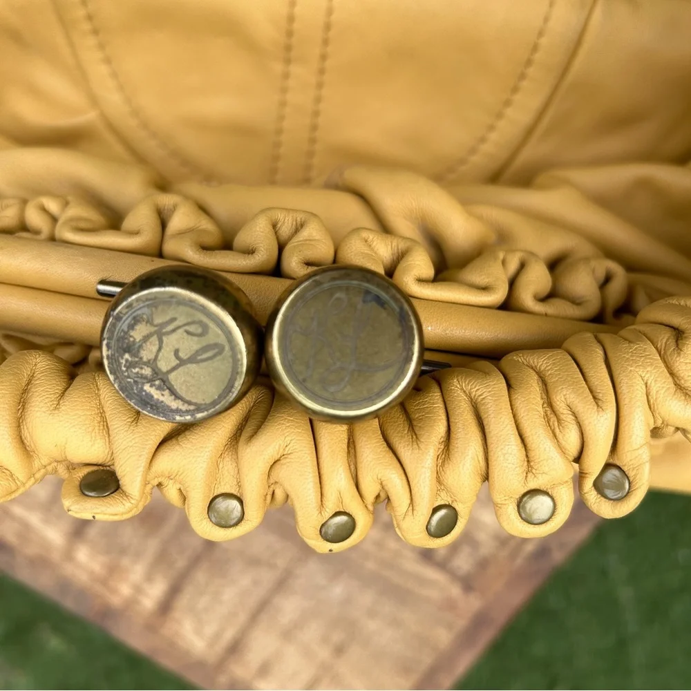 🌼 Golden Kate Landry ruffle handbag with antiqued brass hardware - Picture 4 of 4